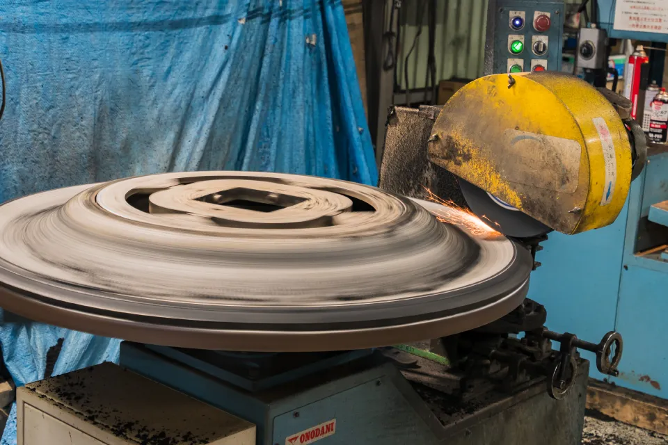 バンカーウエイトを制作している工程