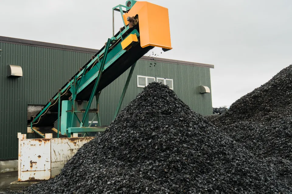 タイヤ破砕ゴムチップ生成(勇払リサイクル工場)