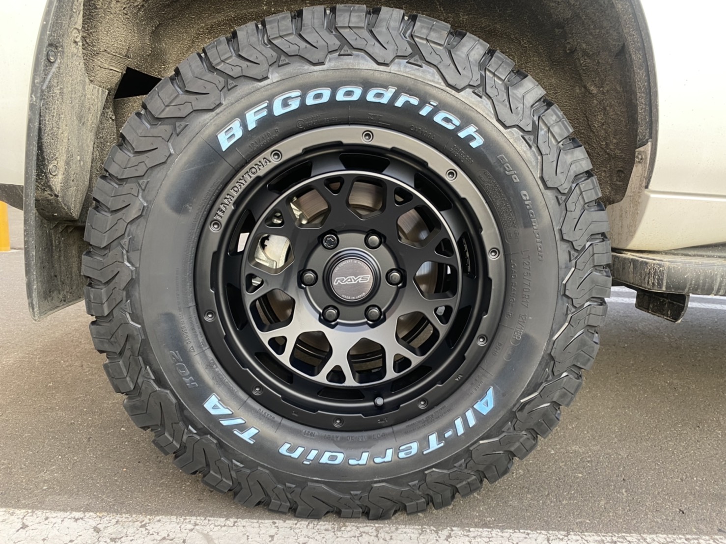 レイズ　デイトナ M9 BFグッドリッチAT265/70R17